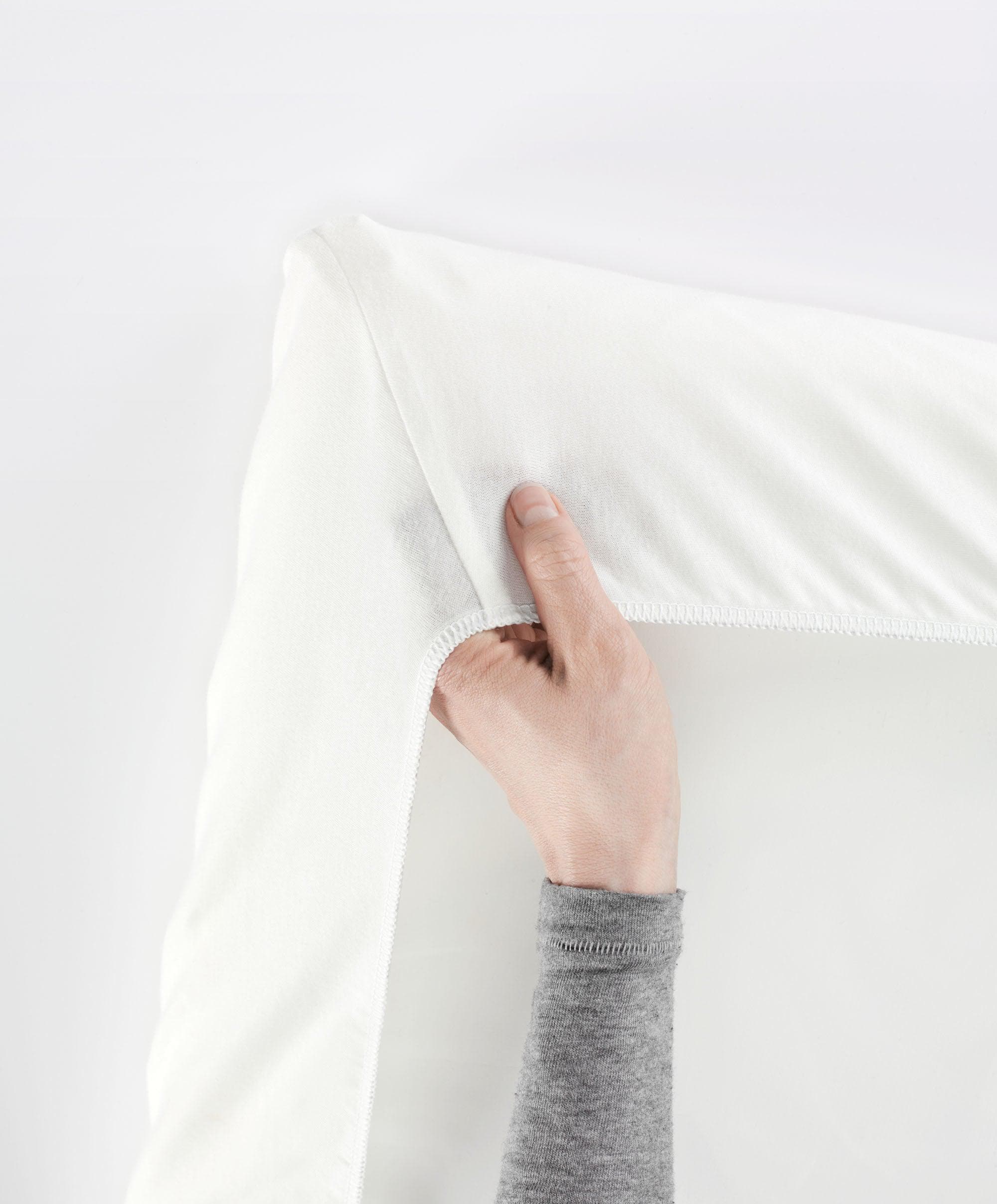 BabyBjörn Travel Cot Sheet - White - Image 4