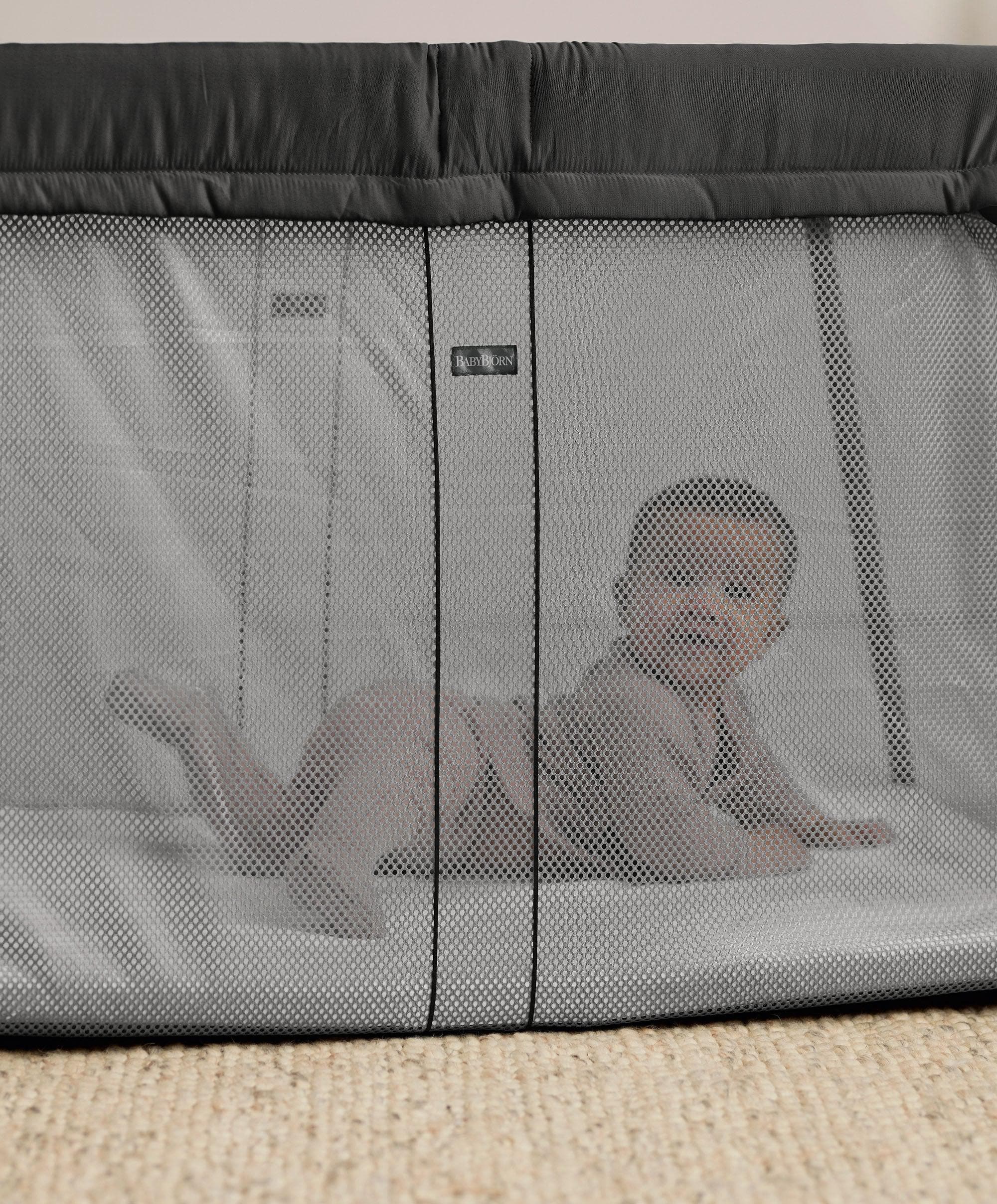 BabyBjörn Travel Cot Light Bundle with Fitted Sheet - Black - Image 8