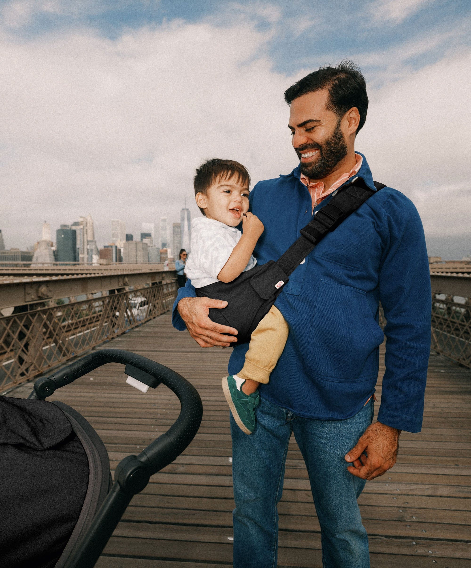 Ergobaby Upsie Sling Carrier- Onyx Black