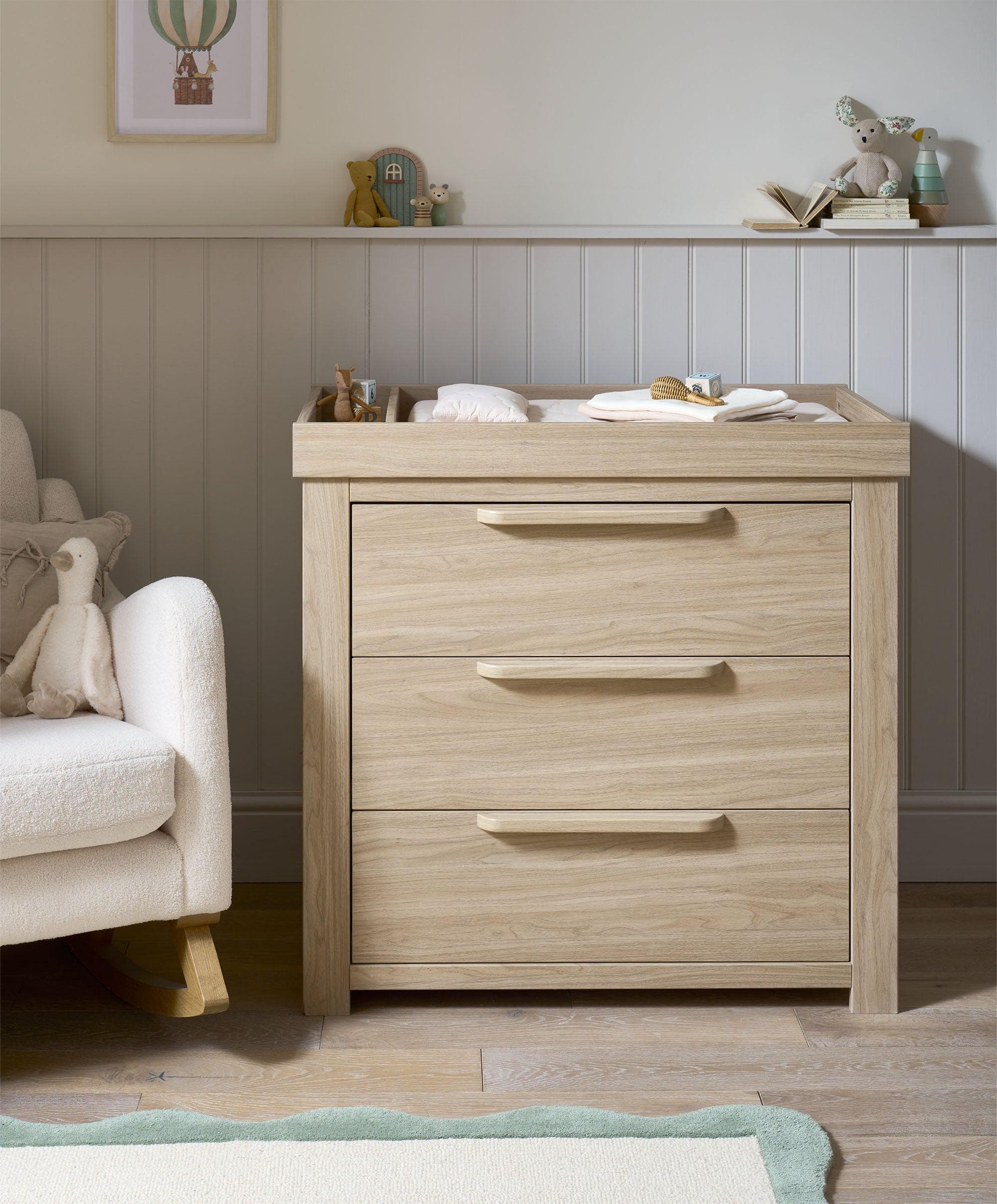 Franklin 2 Piece Cotbed Set with Dresser Changer - Oak - Image 5