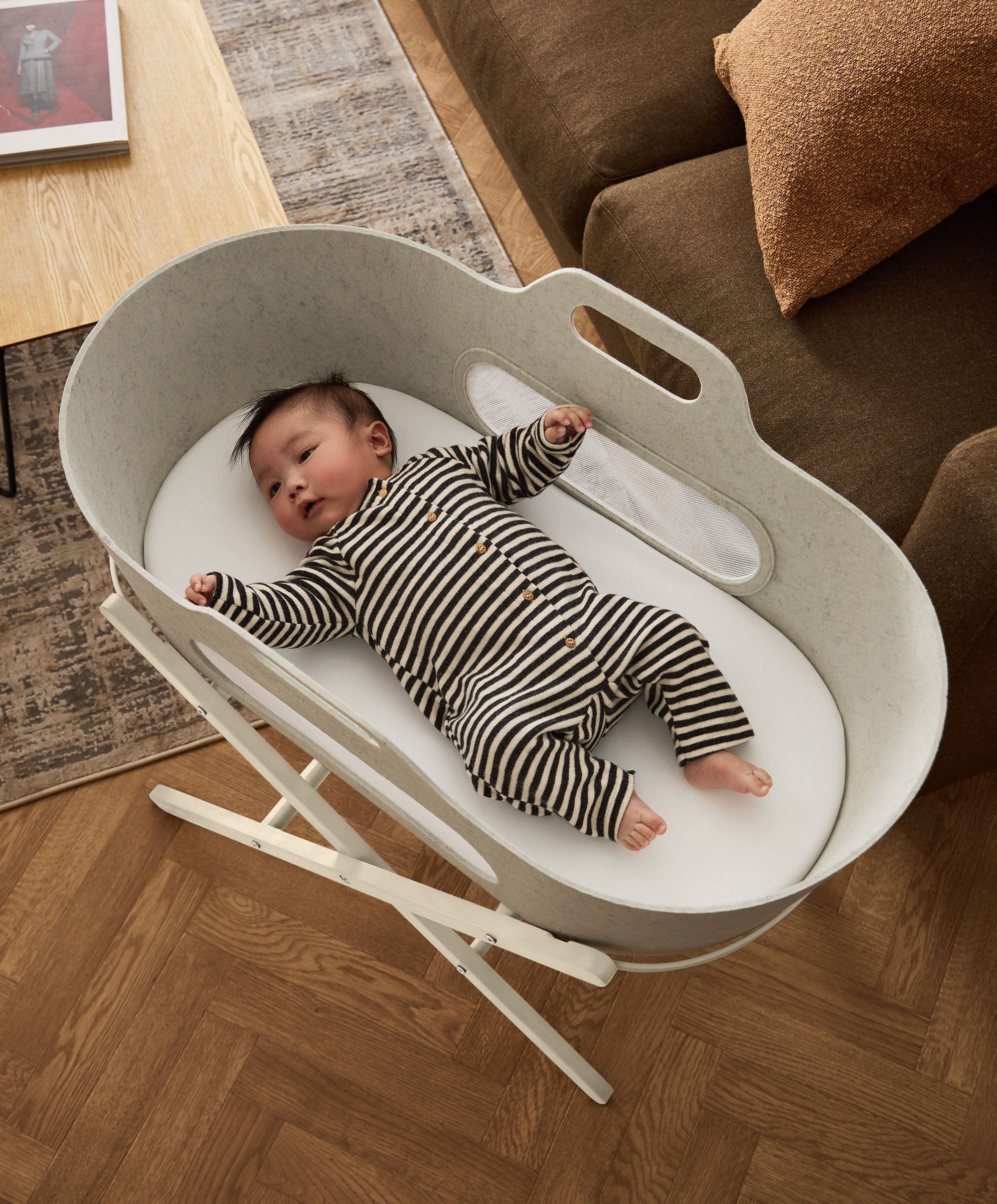 SnuzBaskit Barley Moses Basket and Cashmere Stand - Barley/Cashmere - Image 2