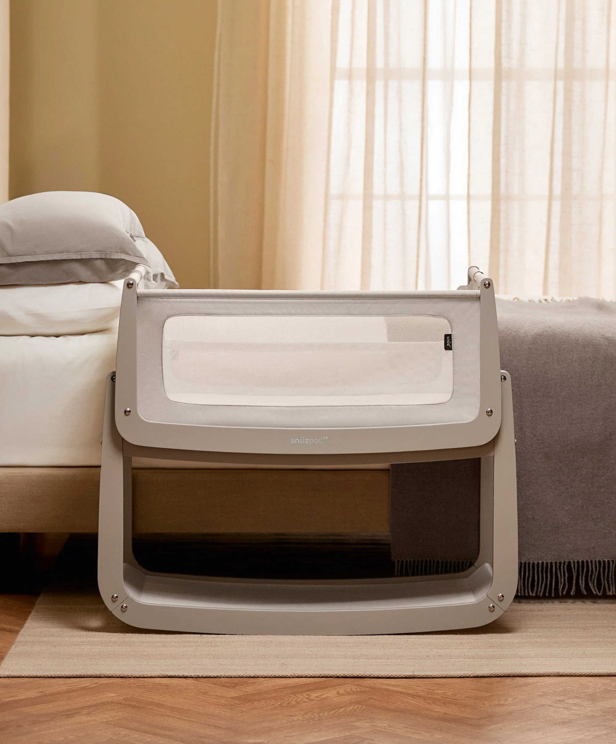 SnuzPod 5 Bedside Crib - Pebble