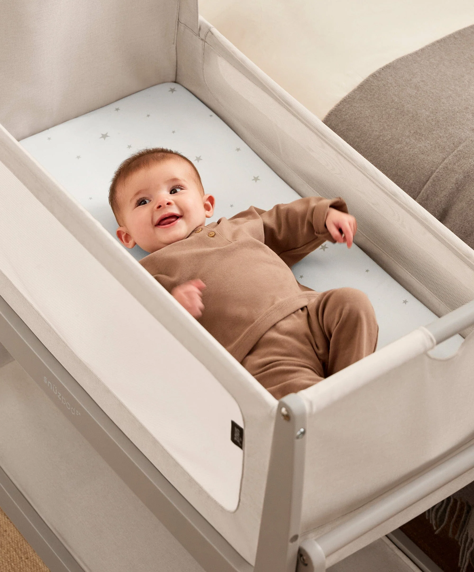 SnuzPod 5 Bedside Crib - Pebble - Image 3