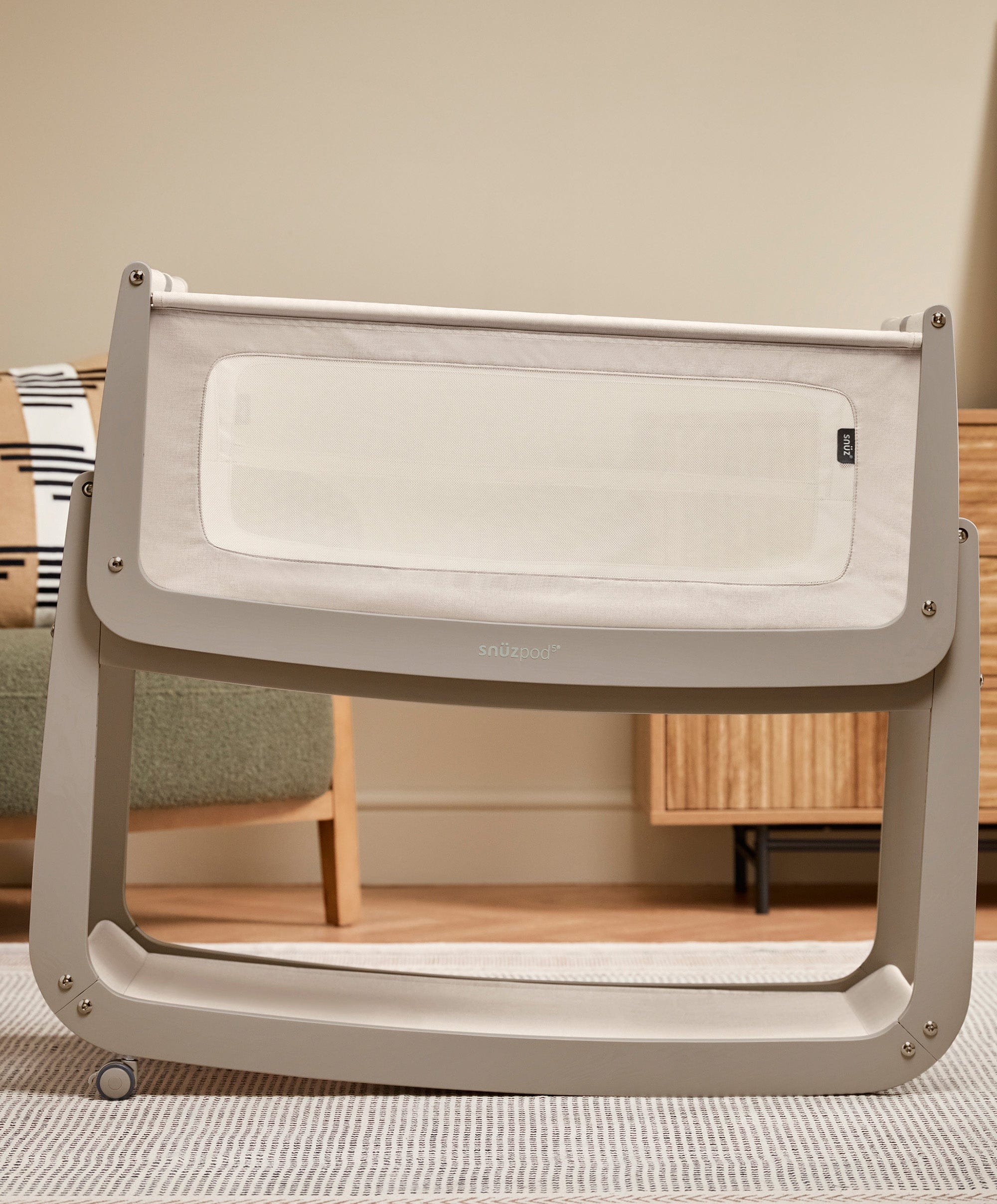 SnuzPod 5 Bedside Crib - Pebble - Image 7